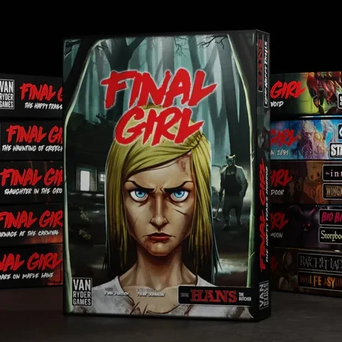 Verschiedene Teile des Final Girl Brettspiels über einander gestapelt
